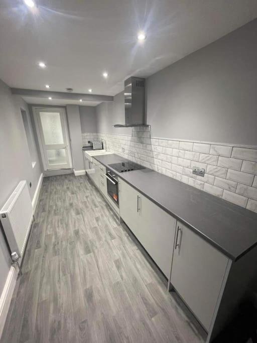 Large 1 Bedroom Flat With Private Parking Plymouth Exterior photo